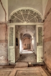 Drzwi prowadzące do korytarza w zachodnim skrzydle pałacu, pierwsza kondygnacja, fot. Kamilla Ernandes