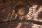 Neogotycka baszta: detal, rozeta w oculusie, fot. Kamilla Ernandes