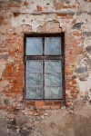 Okno w północnej elewacji pałacu, po zachodniej stronie ryzalitu, na pierwszej kondygnacji, fot. Kamilla Ernandes