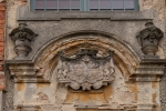 Goszcz, zespół pałacowy, kościół dworski (poewangelicki) dekoracja portalu wejściowego (fragment). Fot. Kamilla Ernandes.