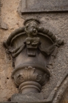 Goszcz, zespół pałacowy, kościół dworski (poewangelicki), dekoracja portalu wejściowego (fragment). Fot. Kamilla Ernandes.