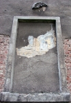 Bojadła, pałac – elewacja wsch., pozostałości iluzjonistycznego okna. Fot. Aleksandra Wojciechowicz.